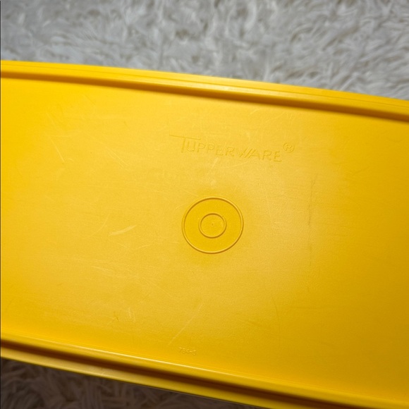 Vintage Tupperware Yellow Lid Storage Container - Picture 2 of 4